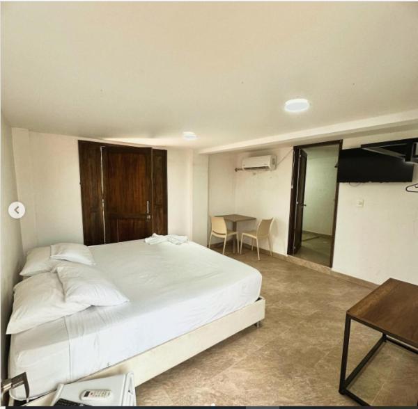 Hotel Victoria Queen Villavieja Zewnętrze zdjęcie